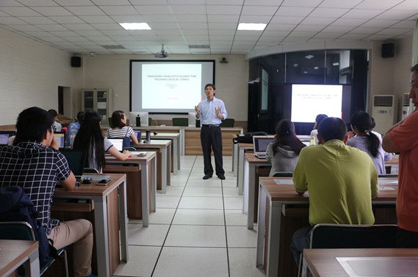 加拿大约克大学谭红平教授来我院讲学